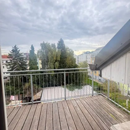 Wohnfeeling im Altbau-Stil - DG-Wohnung in Linz, saniert und sofort verfügbar! - Bild 2