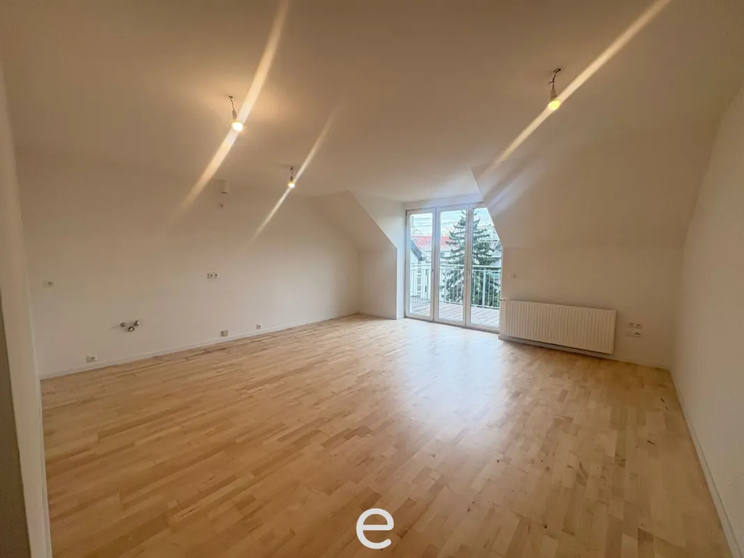 Wohnfeeling im Altbau-Stil - DG-Wohnung in Linz, saniert und sofort verfügbar! - Bild 1