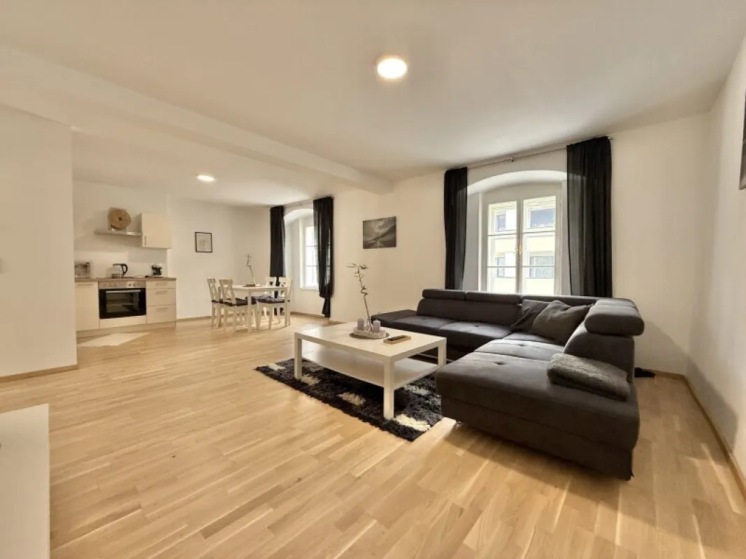 ZENTRUM KLOSTERNEUBURG – 2 ZIMMER – 72 m² gew. NFL – CHARMANTER EINGANGSBEREICH IM FREIEN – TOP AUSSTATTUNG - Bild 1