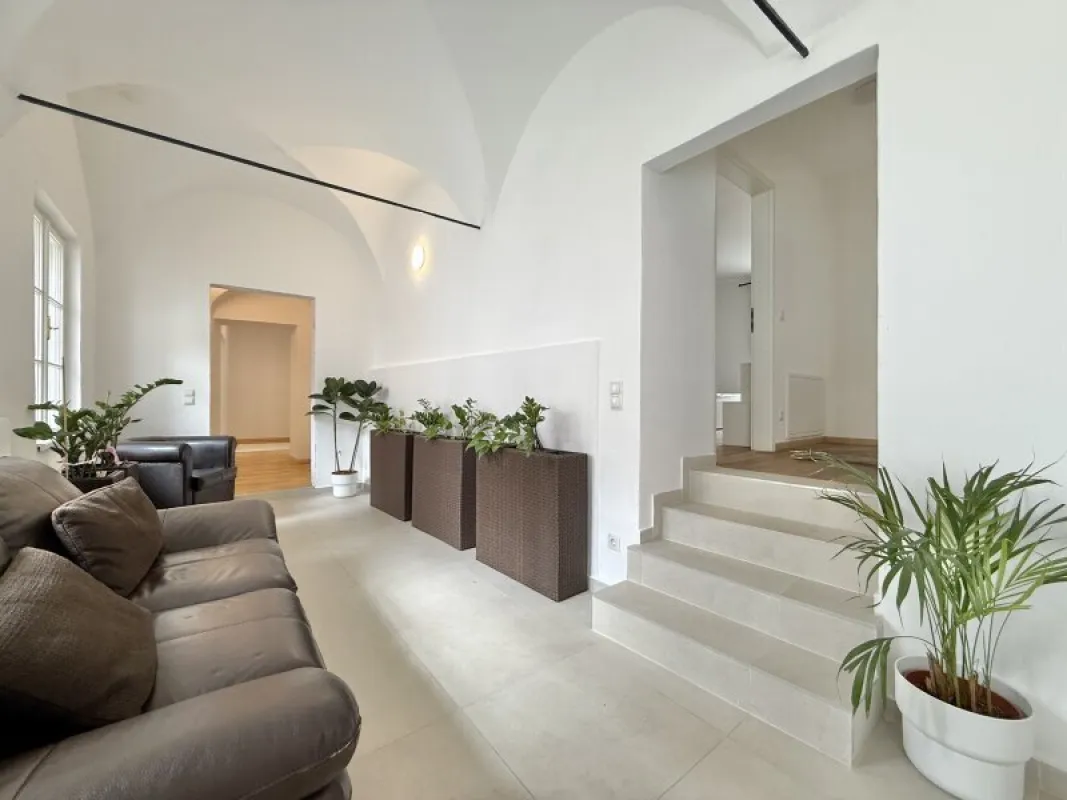 Klosterneuburg Zentrum – 3-Zimmer-Wohnung mit 17 m² Wintergarten & traumhaftem Blick - Bild 1