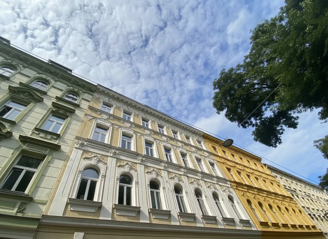 Kernsaniertes Schmuckstück - Top Altbau mit sonnigem Balkon - U3 Nähe - Bild 1