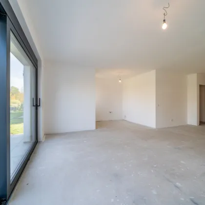 Parkett auswählen und einziehen! Nahezu bezugsfertige Doppelhaushälfte mit 437m2 Grundfläche und Seeblick! - Bild 2