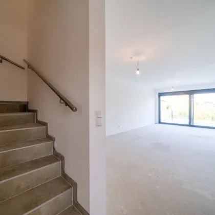 Parkett auswählen und einziehen! Nahezu bezugsfertige Doppelhaushälfte mit 437m2 Grundfläche und Seeblick! - Bild 3