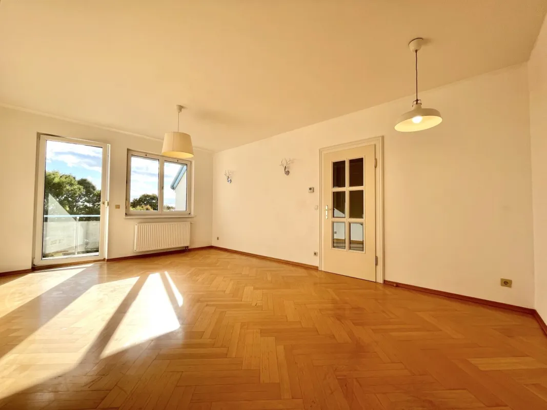 Wohnen im Marchfeld! Charmante 4-Zimmer-Dachgeschoßwohnung mit Balkon - Bild 1
