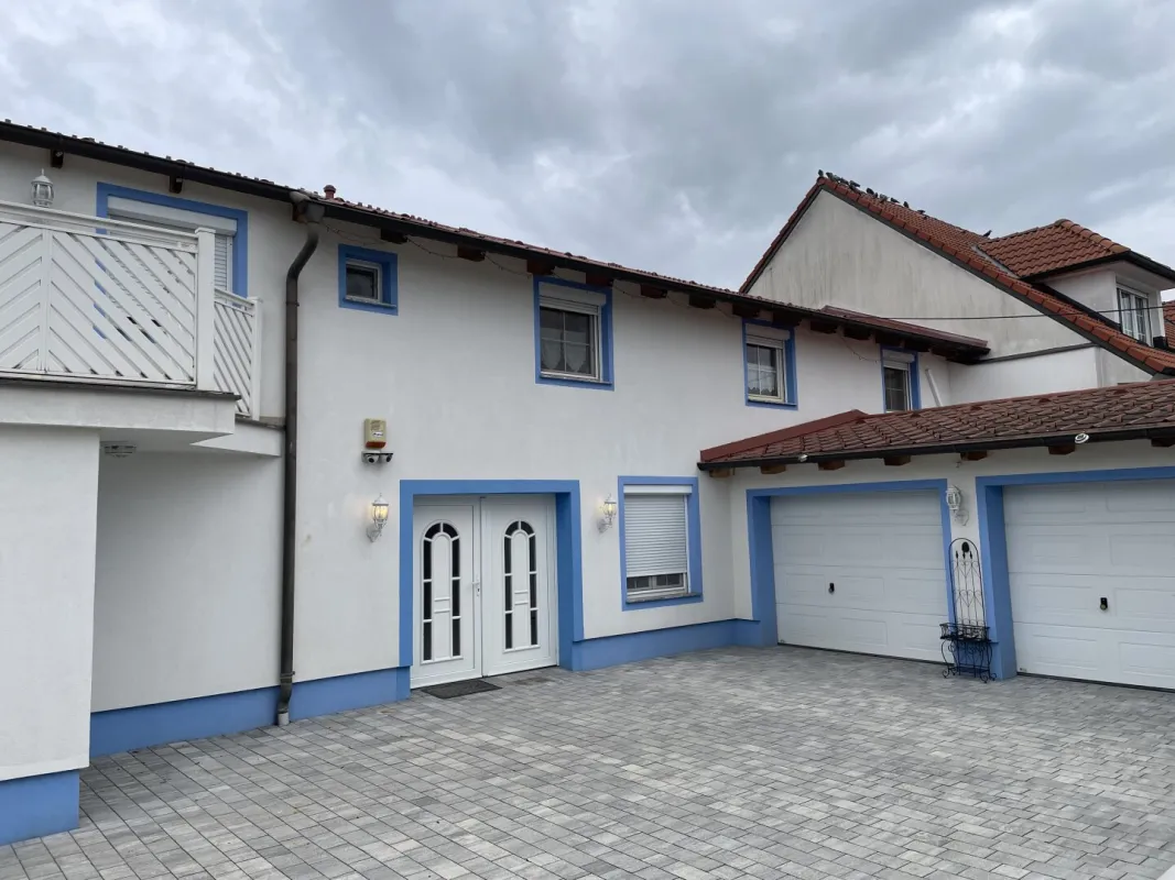 TOP-LIEGENSCHAFT MIT LUXURIÖSEM HAUS UND 2.568 m² GRUND - GRÜNRUHELAGE! - Bild 1