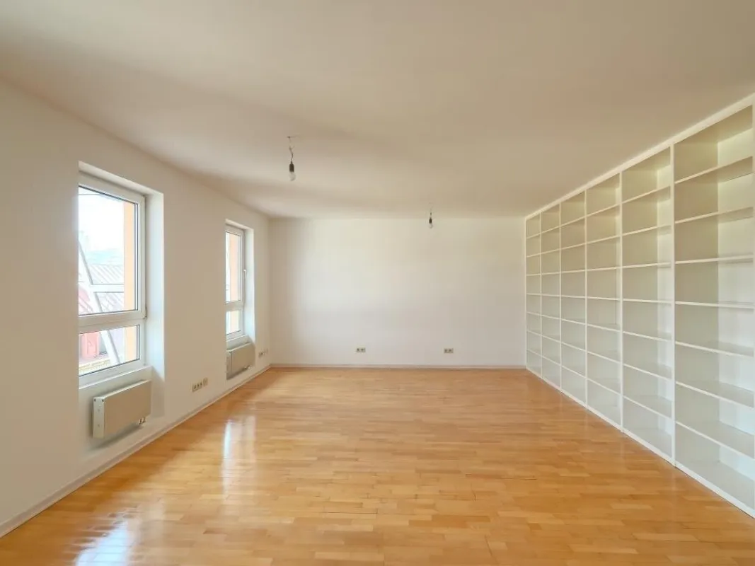 Charmante Dachgeschoßwohnung in der Josefstadt – Nähe Altes AKH & Confraternität - Bild 1
