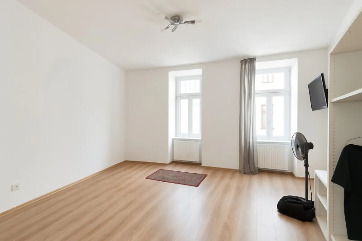 MACH ES ZU DEINEM PROJEKT - 2 Zimmer - ca. 41 m² WFL - sanierungsbedürftig - nähe Rochusmarkt - U-BAHN - Bild 1