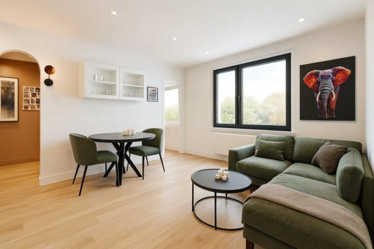 WOHNUNG ZUM SELBSTVERWIRKLICHEN - Dachgeschoss - 2 Zimmer - ca. 43 m² - Parkblick - Top Anbindung an die Innenstadt - Bild 1