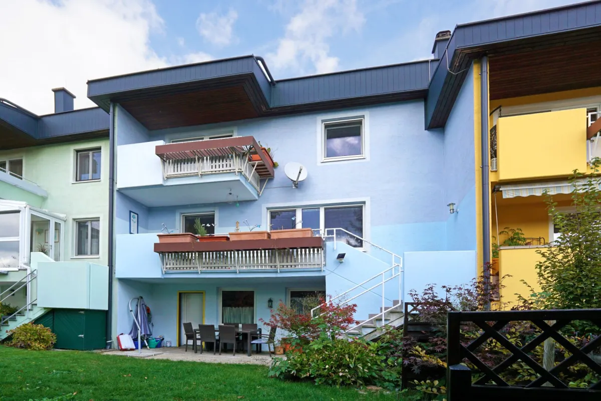 Familienfreundliches Reihenhaus mit Garten und Garage im Ortskern - Bild 1