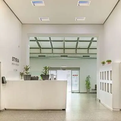 Repräsentative, helle Bürofläche mit 22 Büros, großem Besprechungszimmer und Empfang - Räume veränderbar. - Bild 2