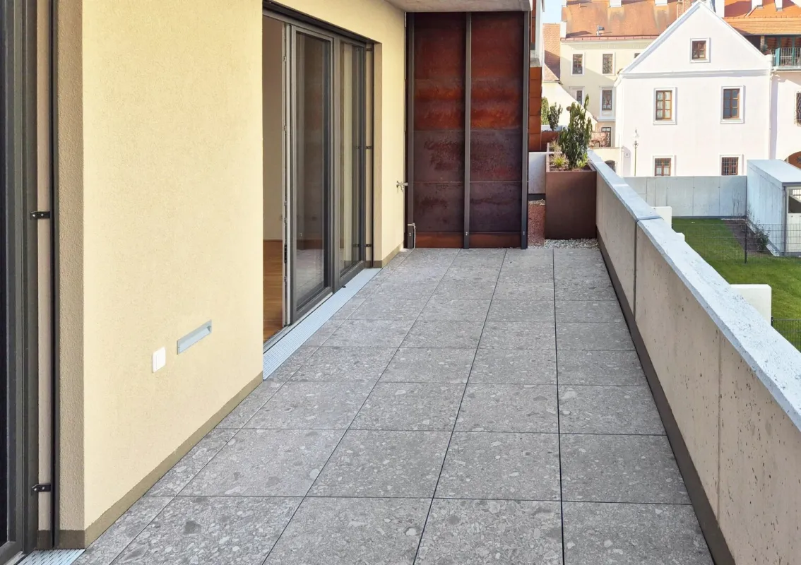 Zentrale Lage, Neubau, 75,4 m² Wohnung mit ca. 35 m² Freifläche - Bild 1