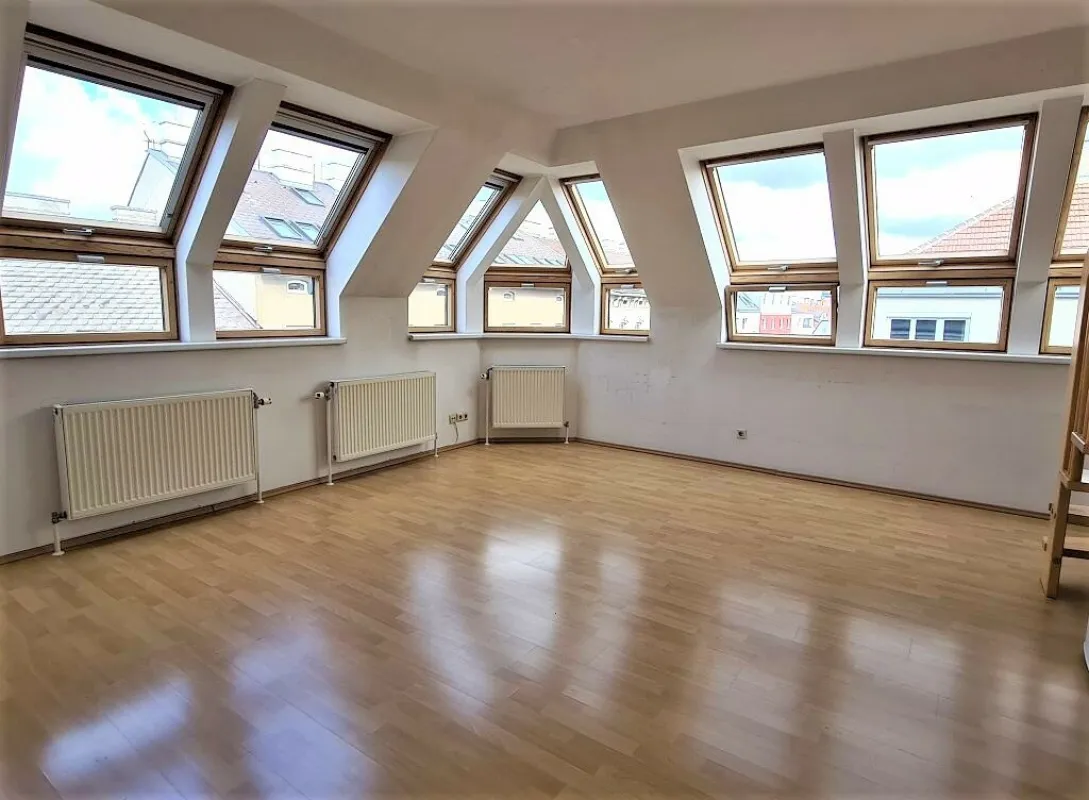 DACHGESCHOSS, AUGARTEN-NÄHE, 87 m² Maisonette mit 10 m2 Terrasse, Wohnküche, 2 Zimmer, Galerie, 2 Bäder, Rembrandtstraße - Bild 1