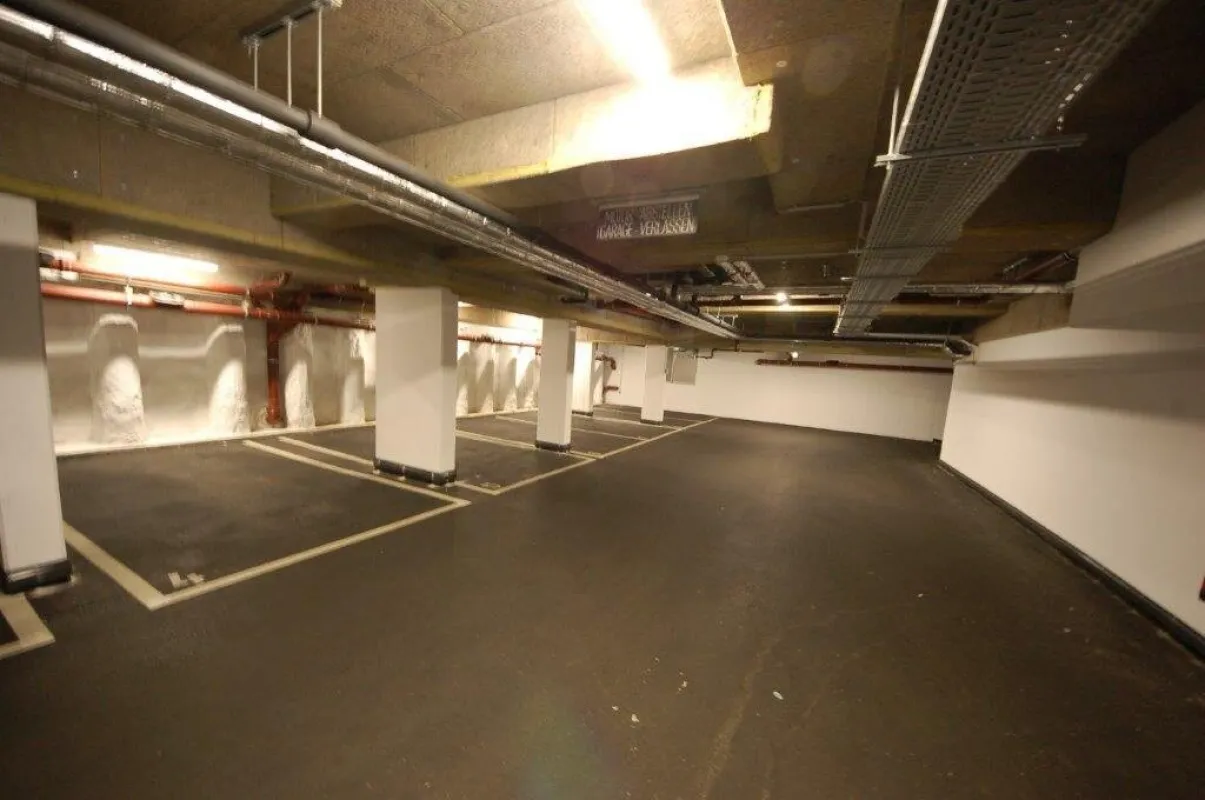 komfortabler Tiefgaragenplatz (keine Hebebühne/Stapelparker!) nächst Elterleinplatz! - Bild 1