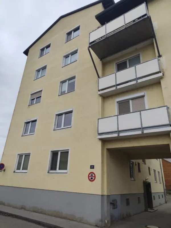 Geräumige 3-Zimmer Wohnung in Bahnhofsnähe mit 2 Balkonen - Bild 1