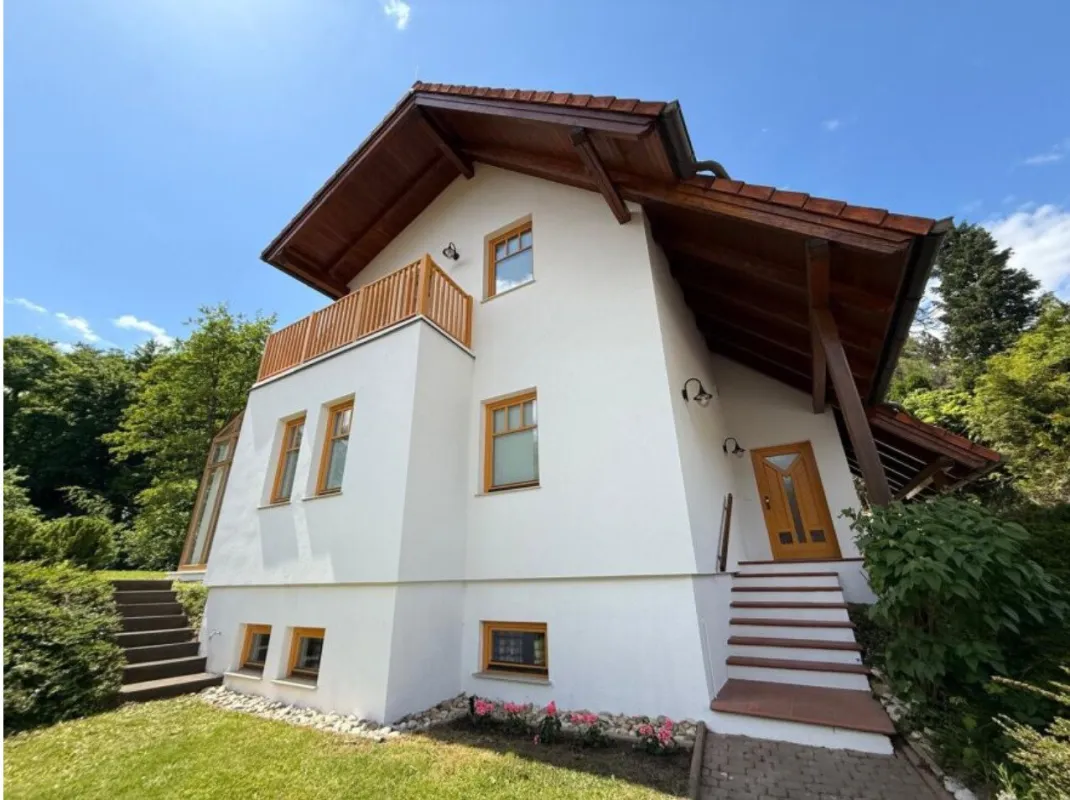 Möbliertes Einfamilienhaus mit Garten, Pool und Sauna - Bild 1