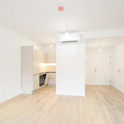 Erstbezug nach Sanierung: Schöne 2 Zimmer-Wohnung mit Loggia und Top-Anbindung - Bild 2