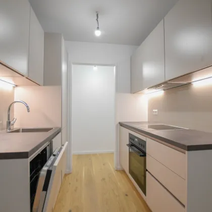 Erstbezug nach Sanierung: Schöne 2 Zimmer-Wohnung mit Loggia und Top-Anbindung - Bild 3