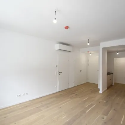 Erstbezug nach Sanierung: Schöne 2 Zimmer-Wohnung mit separater Küche - Bild 2