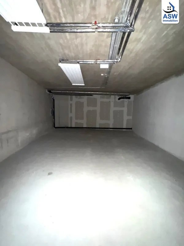 Großer und sehr zentral gelegener Lagerraum mit Anlieferungsrampe. - Bild 1