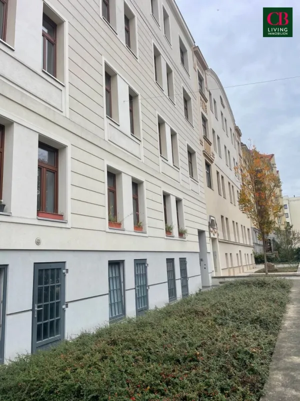 PREISHIT! GRUNDSANIERTE 2 ZIMMER HOFSEITIGE ALTBAUWOHNUNG IN TOP LAGE - Bild 1
