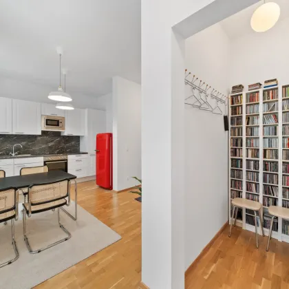 Sanierte Altbauwohnung mit Lift, Parkblick und guter Verkehrsanbindung - Bild 2