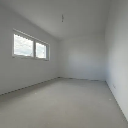 Sonnige Wohnung mit großer Terrasse u. Parkplatz. - Bild 3
