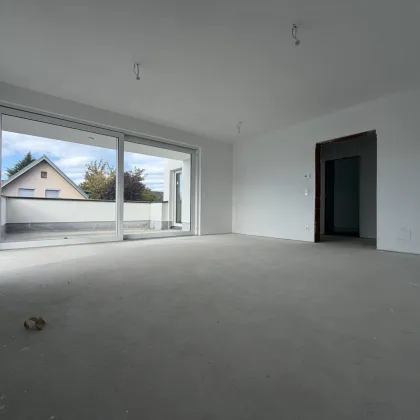 Sonnige Wohnung mit großer Terrasse u. Parkplatz. - Bild 2