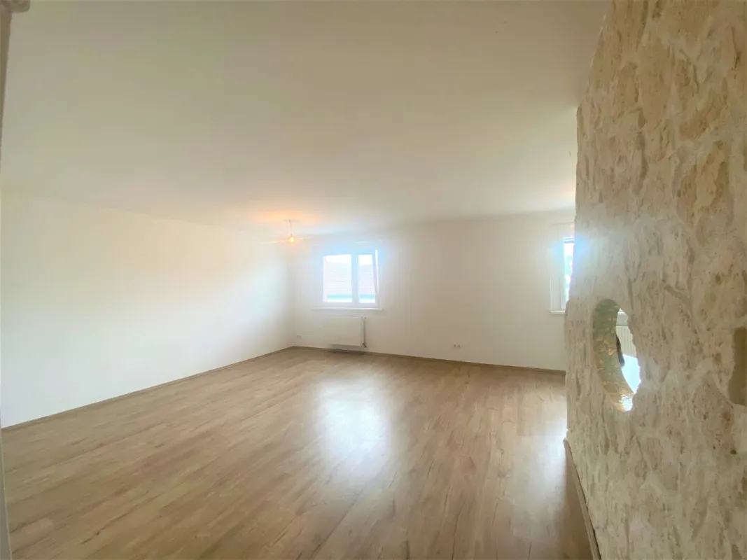 3-Zimmer-Wohnung mit Loggia - 4 km von Wiener Stadtgrenze entfernt Nähe Oberlaa / Schwechat - Bild 1