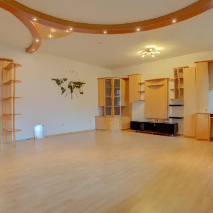 Helle 3-Zimmer-Wohnung mit Loggia & hochwertigen Einbaumöbeln in Königsstetten - Bild 3