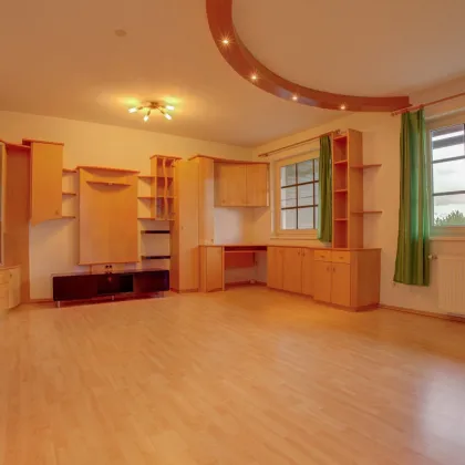 Helle 3-Zimmer-Wohnung mit Loggia & hochwertigen Einbaumöbeln in Königsstetten - Bild 2