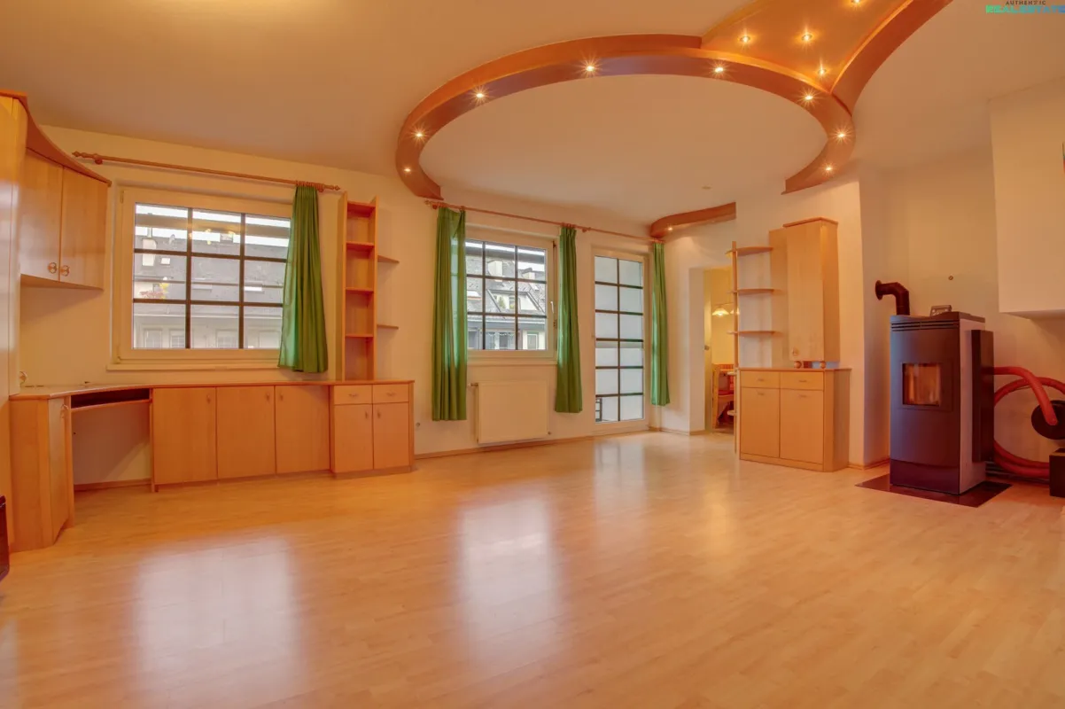 Helle 3-Zimmer-Wohnung mit Loggia & hochwertigen Einbaumöbeln in Königsstetten - Bild 1