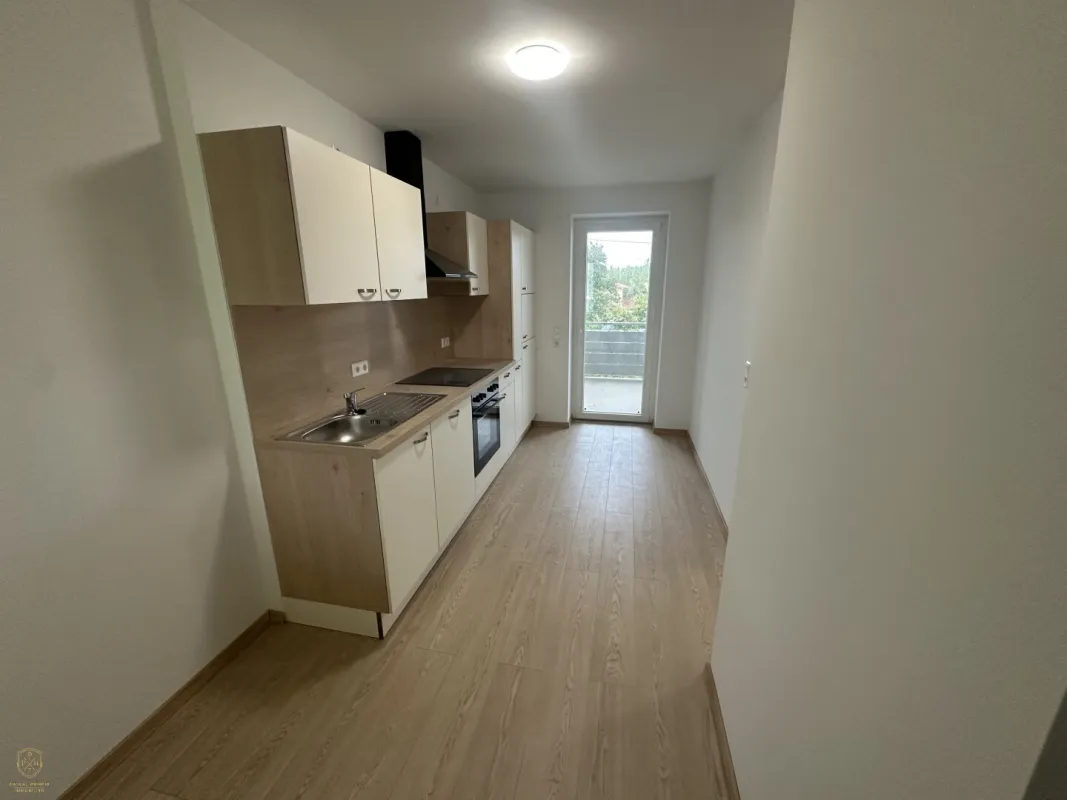 Helle Singlewohnung mit großzügiger Terrasse - Bild 1