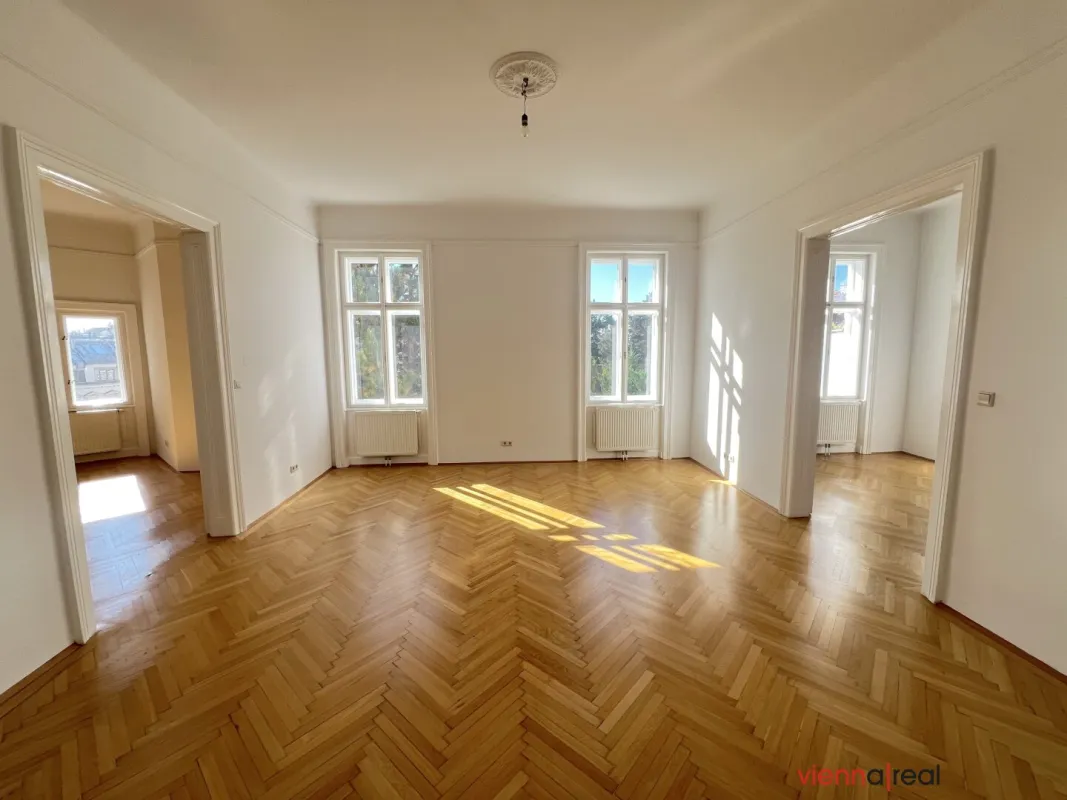 Schöne 4,5 Zimmer Altbau-Villenetage mit Wintergarten, Gartennutzung und kleinem KFZ-Stellplatz - Bild 1