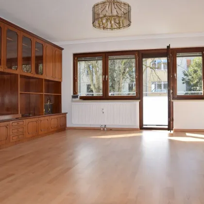 Eleganter "Retro-Style" - Großzügige, sonnige, ruhige Wohnung mit Süd-Loggia! 2 Garagenplätze! - Bild 2