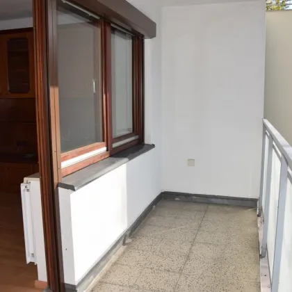 Eleganter "Retro-Style" - Großzügige, sonnige, ruhige Wohnung mit Süd-Loggia! 2 Garagenplätze! - Bild 3