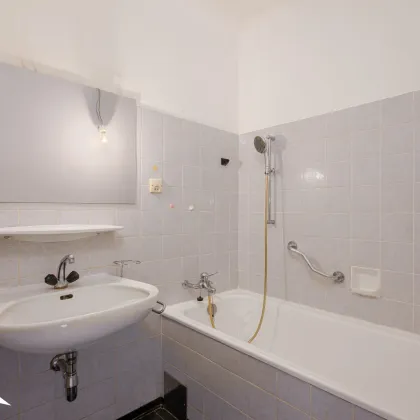 1220 Wien Helle 2-Zimmer Wohnung mit hofseitiger Loggia im 2. Liftstock Nähe U1 mit Potenzial für 3 Zimmer - Bild 3
