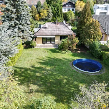 Sonniger Bungalow mit südseitigem Garten inkl. Fernsicht & Pool | neue Einbauküche | Klima | voll unterkellert - Bild 2