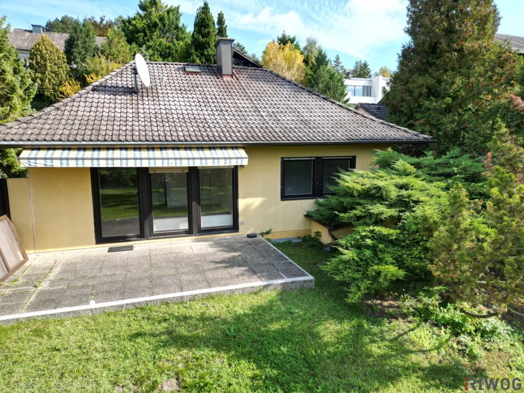 Sonniger Bungalow mit südseitigem Garten inkl. Fernsicht & Pool | neue Einbauküche | Klima | voll unterkellert - Bild 1