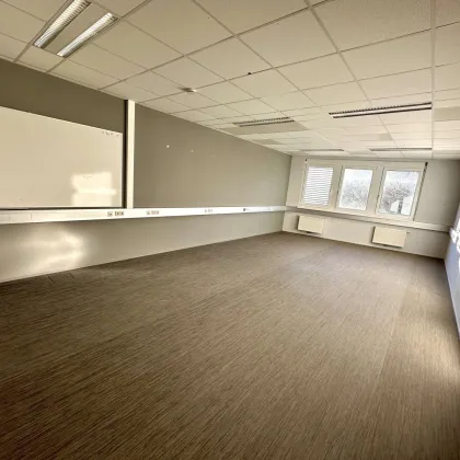 Lichtdurchflutete, hochwertig ausgestattete Bürofläche (barrierefrei!) in zentraler und frequentierter Lage im Grazer Bezirk Strassgang - Bild 2