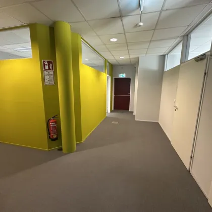 Lichtdurchflutete, hochwertig ausgestattete Bürofläche (barrierefrei!) in zentraler und frequentierter Lage im Grazer Bezirk Strassgang - Bild 3