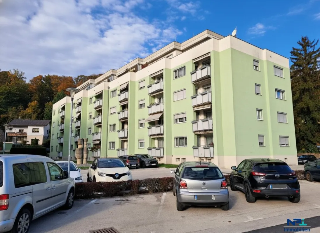 Helle 3-Zimmer-Wohnung mit Loggia, Einbauküche und Fernwärme – zentral gelegen - Bild 1