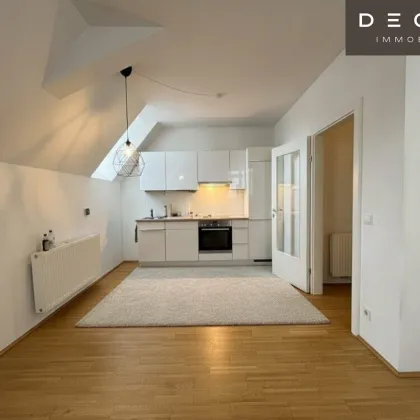 | ENTZÜCKENDE & HELLE DACHGESCHOSSWOHNUNG | 2 ZIMMER | CA. 51,5 m² | 4. OG | BESTLAGE | HAUPTPLATZ | ECKE MURGASSE - Bild 3