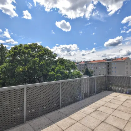 Helle 5-Zimmer-Wohnung mit Westbalkon, Klimaanlage und Tiefgarage - Bild 2