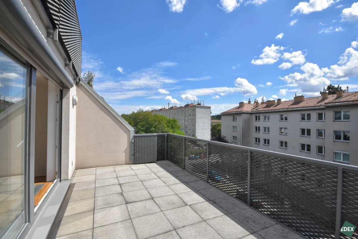 Helle 5-Zimmer-Wohnung mit Westbalkon, Klimaanlage und Tiefgarage - Bild 1