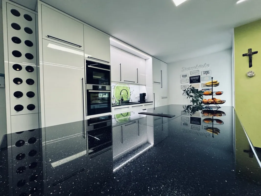 Wattens: Moderne ca. 84,51 m² Wohnung mit stilvoller Küche, sonnigem Balkon und Tiefgaragenplatz - Bild 1