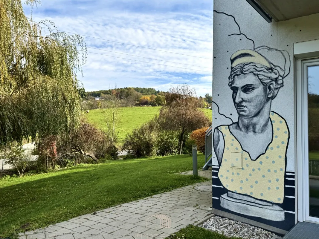 ALLGEMEINGARTEN : Helle 4-Zimmer-Wohnung mit Parkplatz und großzügigem Allgemeingarten - Bild 1