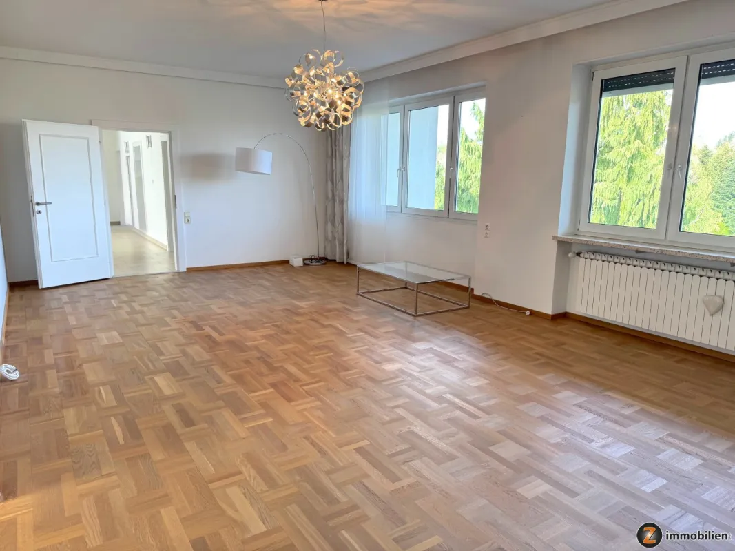 Vermietete Wohnung und Büroräumlichkeiten inkl. Garagen + Swimmingpool - Bild 1