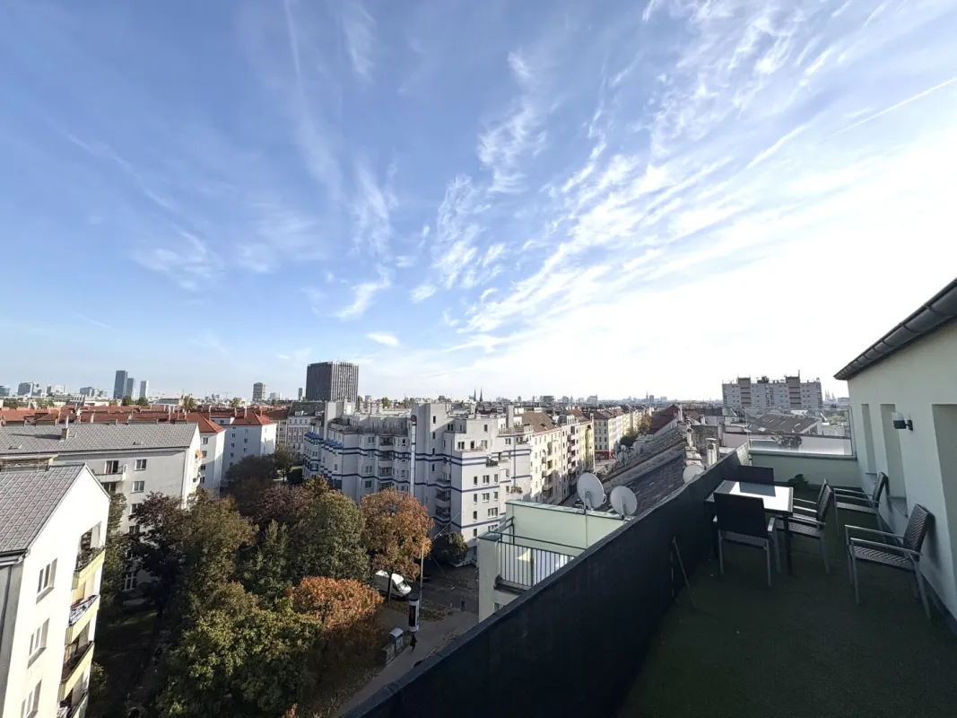 Dachgeschosswohnung ohne Schrägen I 26 m² Panoramaterrasse I Klimaanlage I Separater Küche - Bild 1