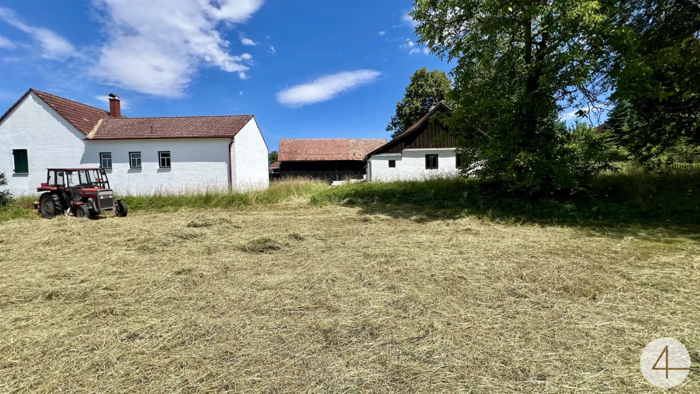 6 Minuten nach Geras - gut erhalten und teils renovierter Vierkanthof - großes Grundstück 2601m² - Brunnen am Grund - Bild 1