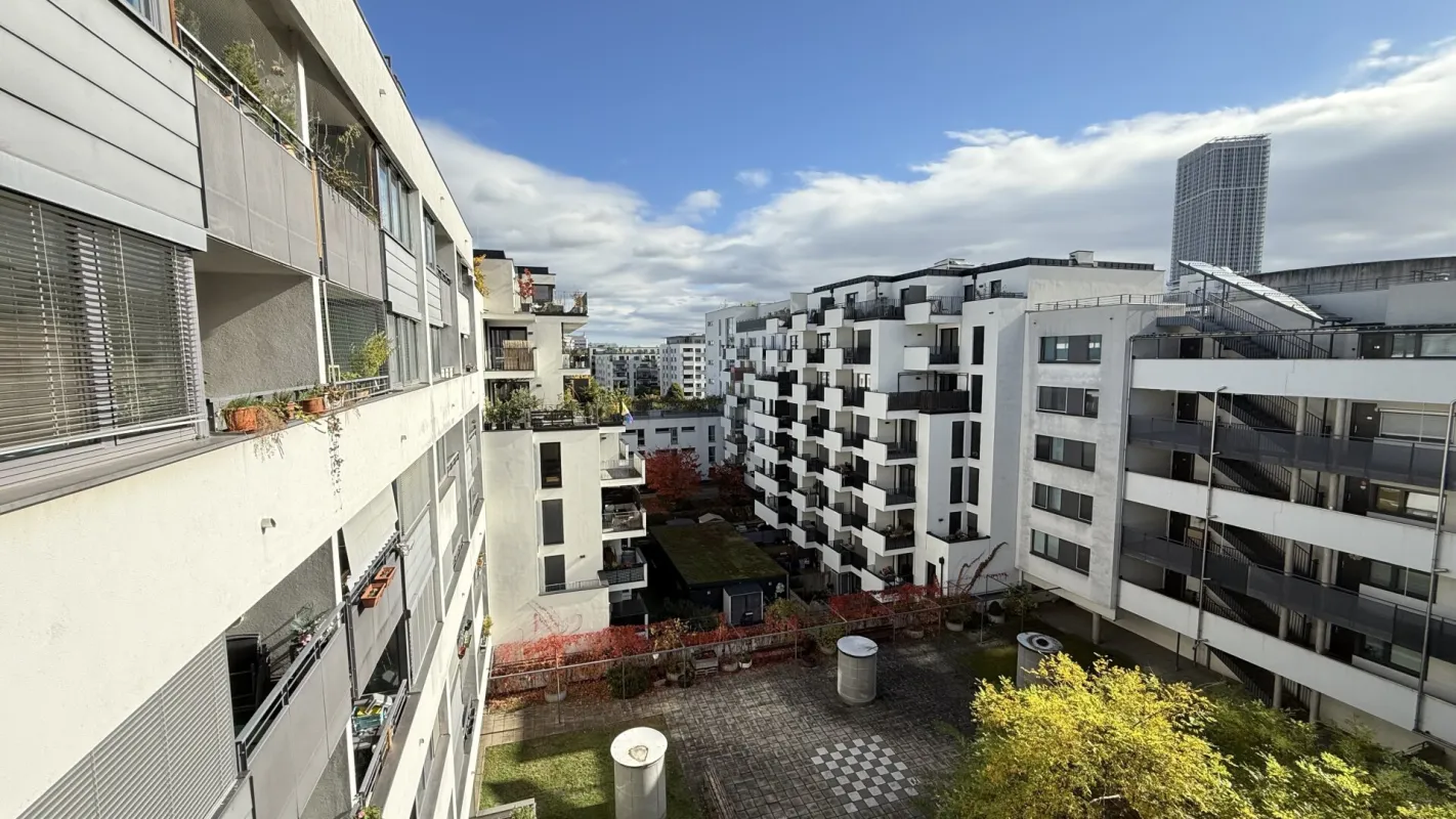 Tokiostraße / Kirschblütenpark: VIS / Japanische Schule: Möblierte 4 Zimmer-Maisonetten-Wohnung mit einer Loggia und Terrasse + optionaler Garagenstellplatz! - Bild 1